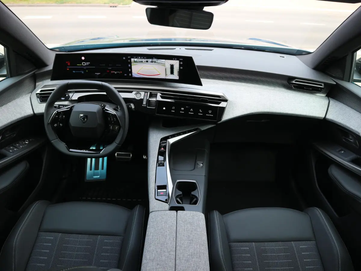1.2 Hybrid 145 GT / 360 Camera / Navigatie / Elektrische Klep