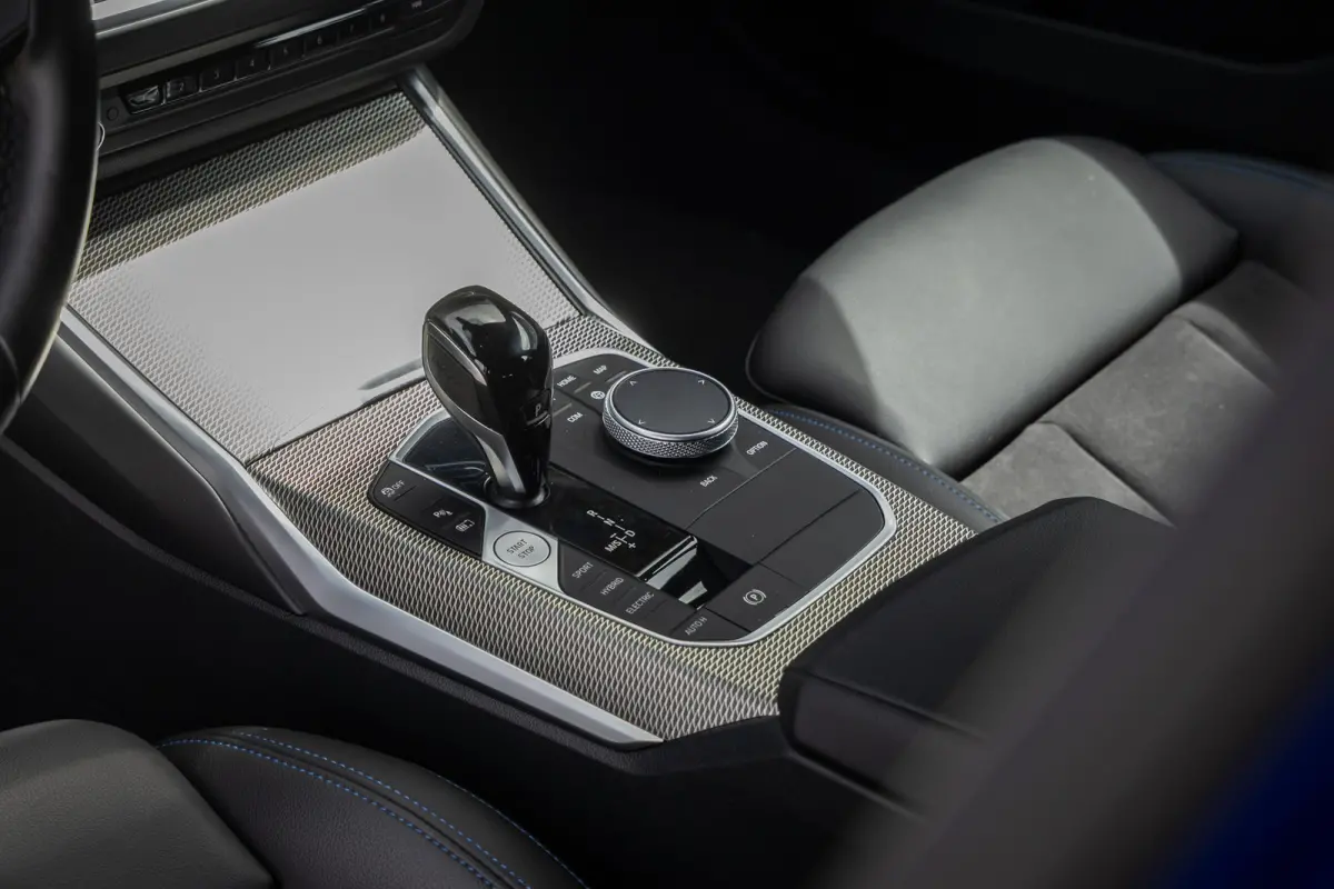 330e Business Edition Plus | M-pakket | Cruise adaptief | Laser LED | Stoel+stuur verwarming | Camera | Winterset | Elektrisch bedienbare achterklep | Apple Carplay/Android Auto | Achteruitr