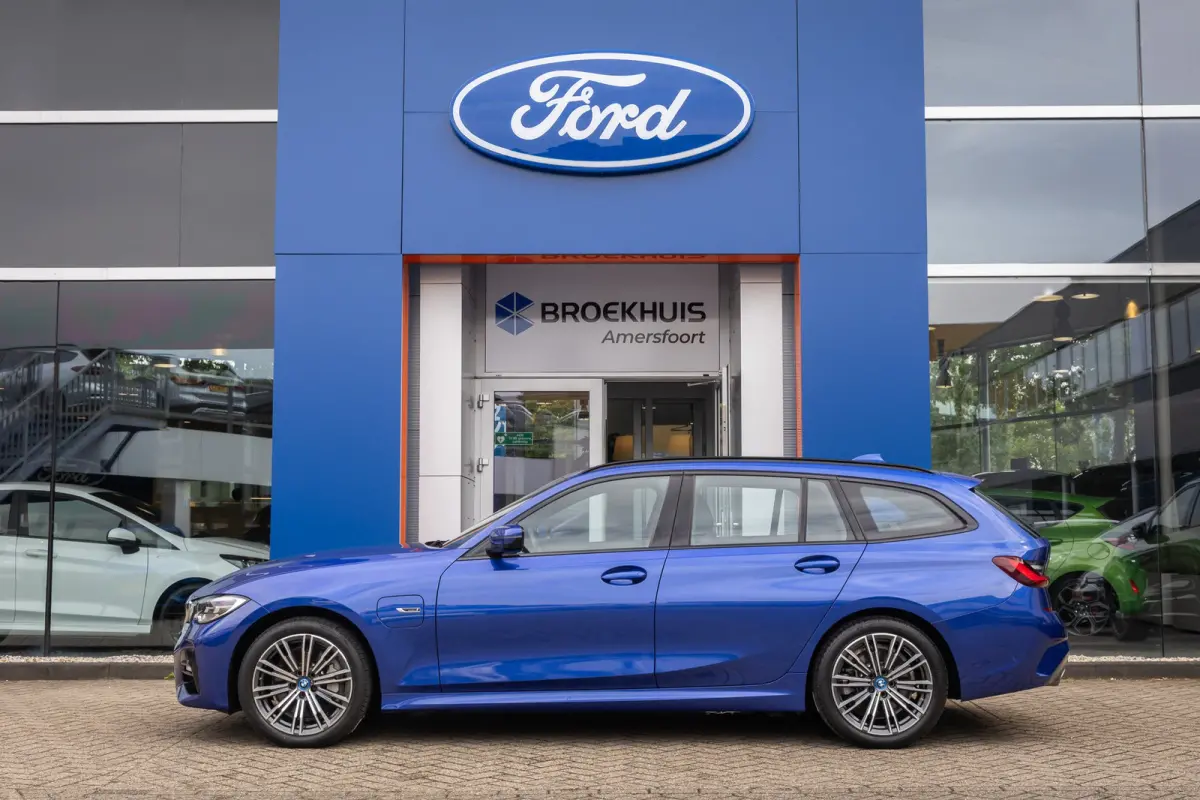 330e Business Edition Plus | M-pakket | Cruise adaptief | Laser LED | Stoel+stuur verwarming | Camera | Winterset | Elektrisch bedienbare achterklep | Apple Carplay/Android Auto | Achteruitr