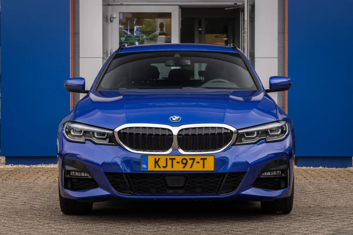 330e Business Edition Plus | M-pakket | Cruise adaptief | Laser LED | Stoel+stuur verwarming | Camera | Winterset | Elektrisch bedienbare achterklep | Apple Carplay/Android Auto | Achteruitr
