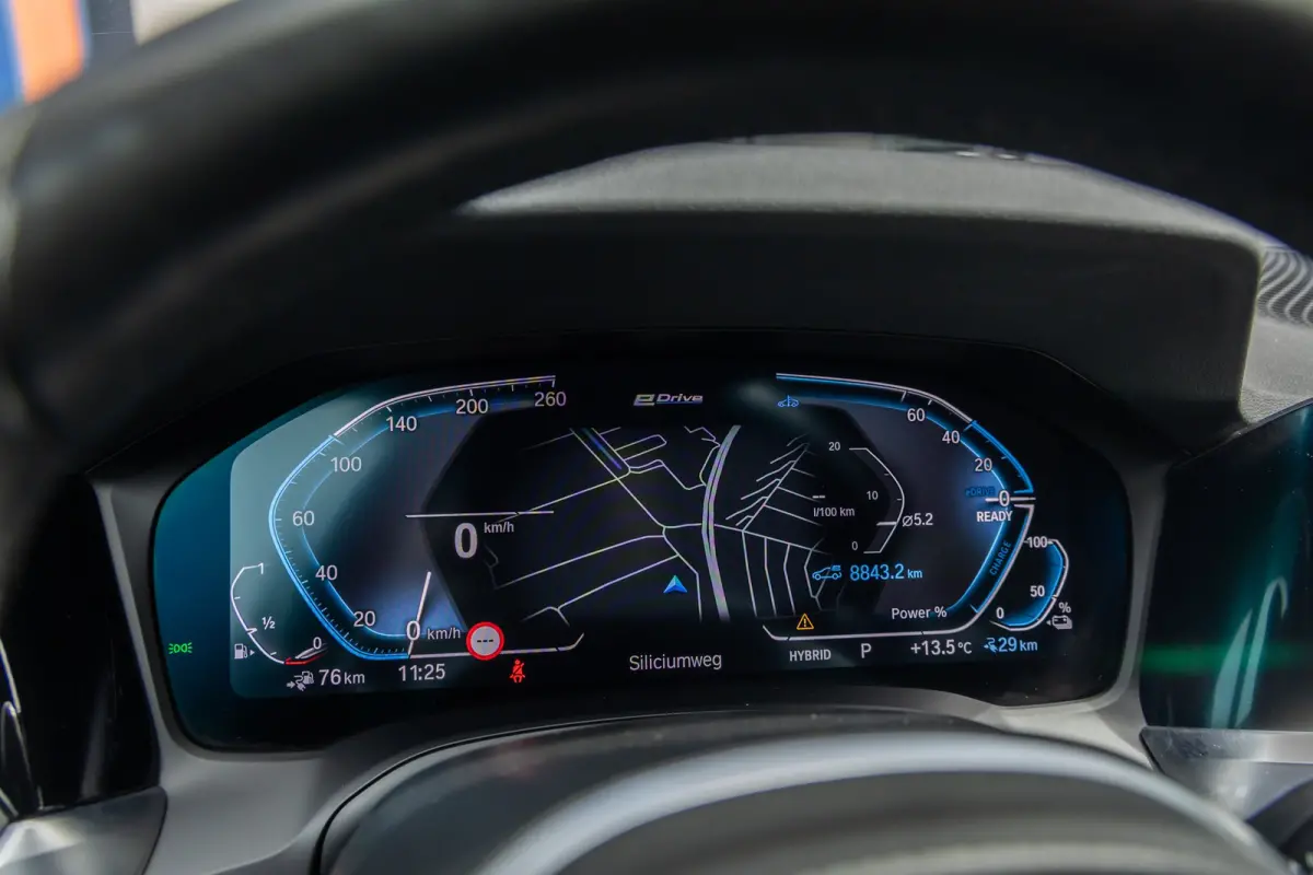 330e Business Edition Plus | M-pakket | Cruise adaptief | Laser LED | Stoel+stuur verwarming | Camera | Winterset | Elektrisch bedienbare achterklep | Apple Carplay/Android Auto | Achteruitr