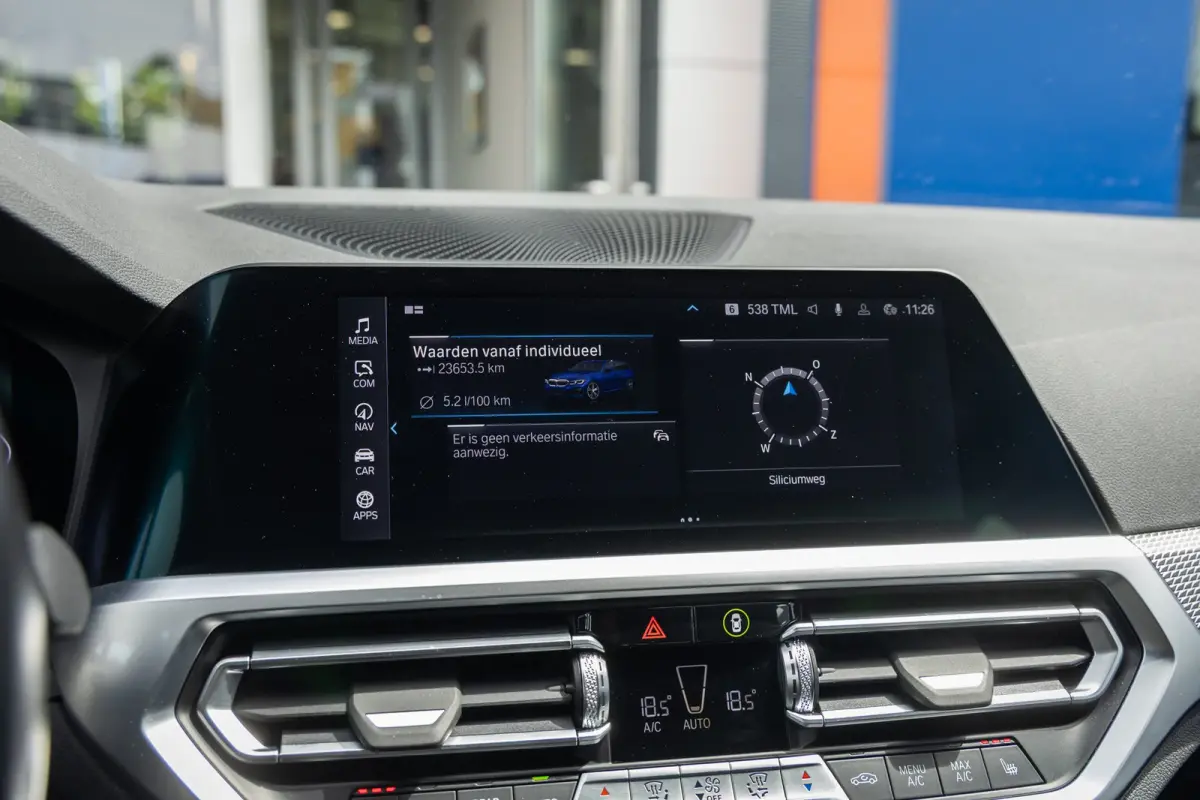 330e Business Edition Plus | M-pakket | Cruise adaptief | Laser LED | Stoel+stuur verwarming | Camera | Winterset | Elektrisch bedienbare achterklep | Apple Carplay/Android Auto | Achteruitr
