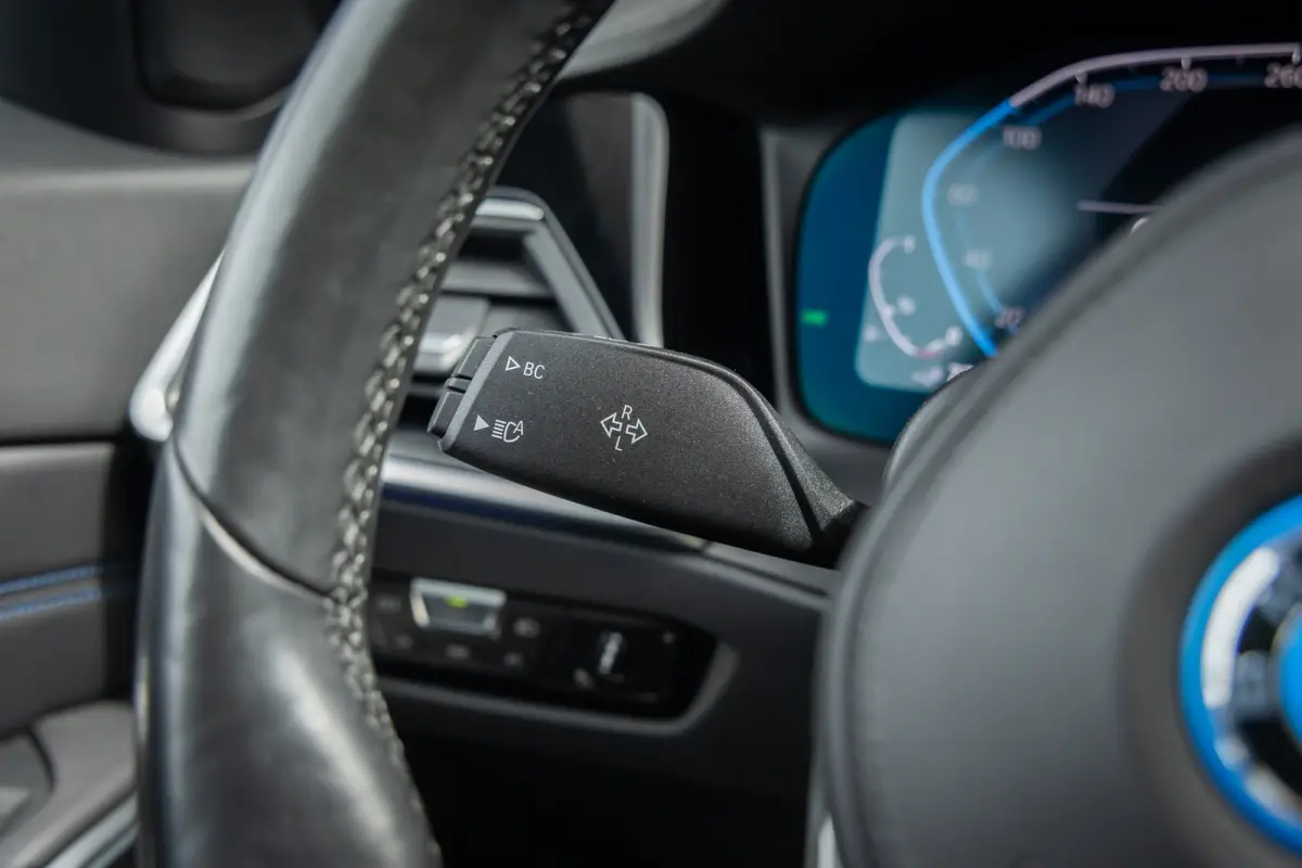 330e Business Edition Plus | M-pakket | Cruise adaptief | Laser LED | Stoel+stuur verwarming | Camera | Winterset | Elektrisch bedienbare achterklep | Apple Carplay/Android Auto | Achteruitr