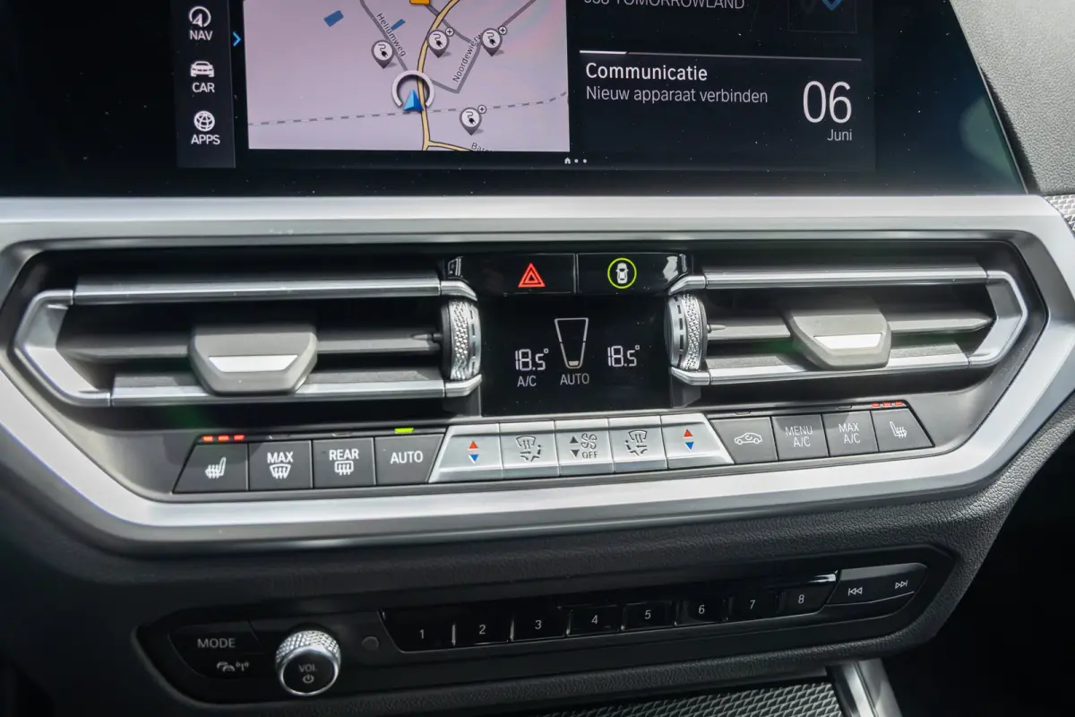 330e Business Edition Plus | M-pakket | Cruise adaptief | Laser LED | Stoel+stuur verwarming | Camera | Winterset | Elektrisch bedienbare achterklep | Apple Carplay/Android Auto | Achteruitr