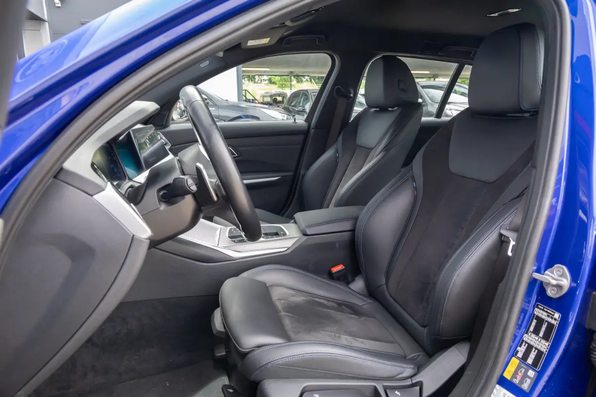 330e Business Edition Plus | M-pakket | Cruise adaptief | Laser LED | Stoel+stuur verwarming | Camera | Winterset | Elektrisch bedienbare achterklep | Apple Carplay/Android Auto | Achteruitr