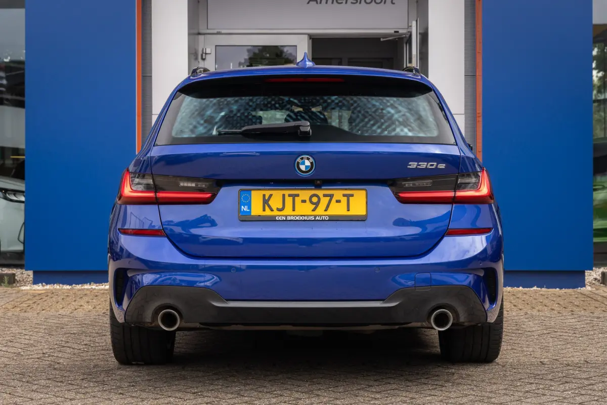 330e Business Edition Plus | M-pakket | Cruise adaptief | Laser LED | Stoel+stuur verwarming | Camera | Winterset | Elektrisch bedienbare achterklep | Apple Carplay/Android Auto | Achteruitr