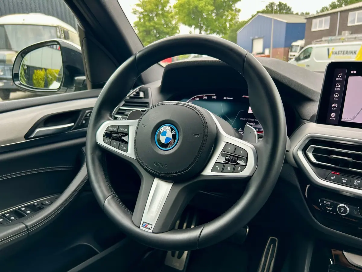 XDrive30e M-sport