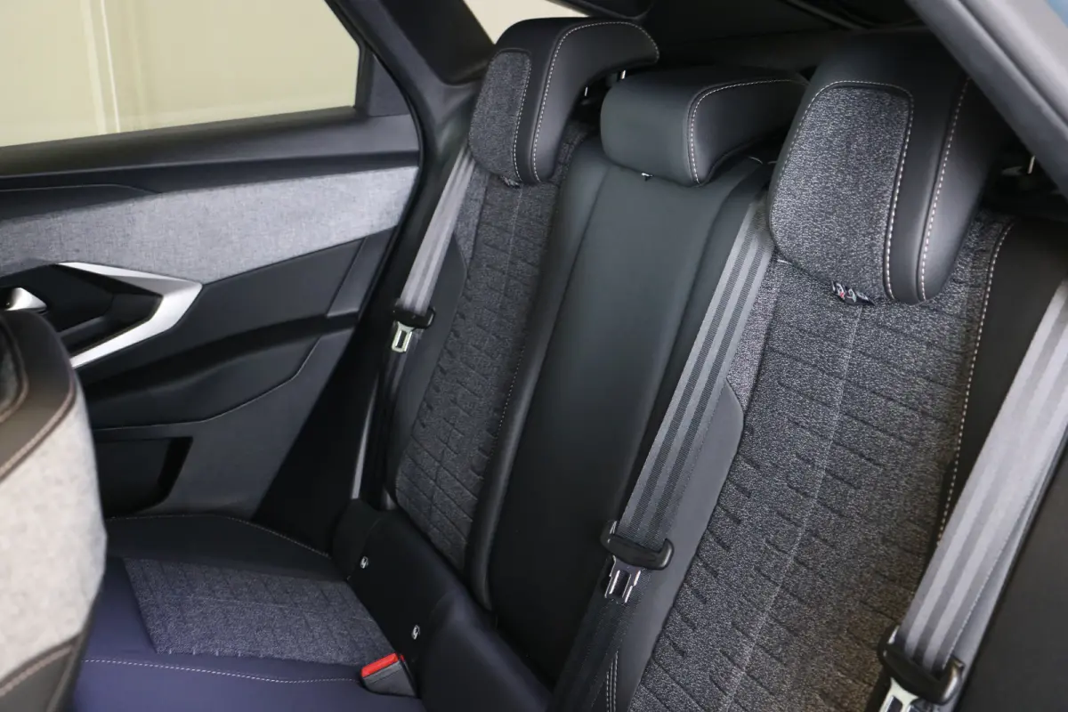 1.6 plug-in Hybrid 195 Allure | Navi | Cruise | LED | 19'' | Keyless | Camera | PDC V+A | Apple Carplay/Android |
