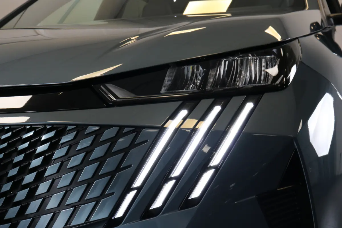 1.6 plug-in Hybrid 195 Allure | Navi | Cruise | LED | 19'' | Keyless | Camera | PDC V+A | Apple Carplay/Android |