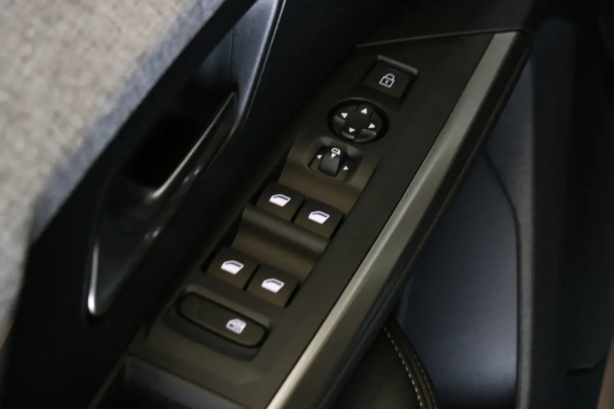 1.6 plug-in Hybrid 195 Allure | Navi | Cruise | LED | 19'' | Keyless | Camera | PDC V+A | Apple Carplay/Android |