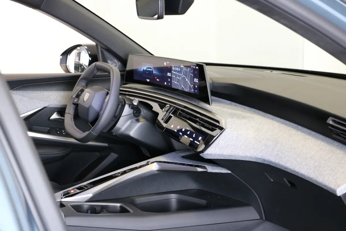 1.6 plug-in Hybrid 195 Allure | Navi | Cruise | LED | 19'' | Keyless | Camera | PDC V+A | Apple Carplay/Android |