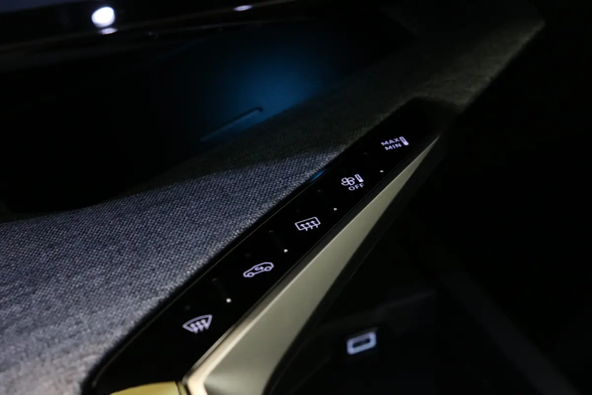 1.6 plug-in Hybrid 195 Allure | Navi | Cruise | LED | 19'' | Keyless | Camera | PDC V+A | Apple Carplay/Android |