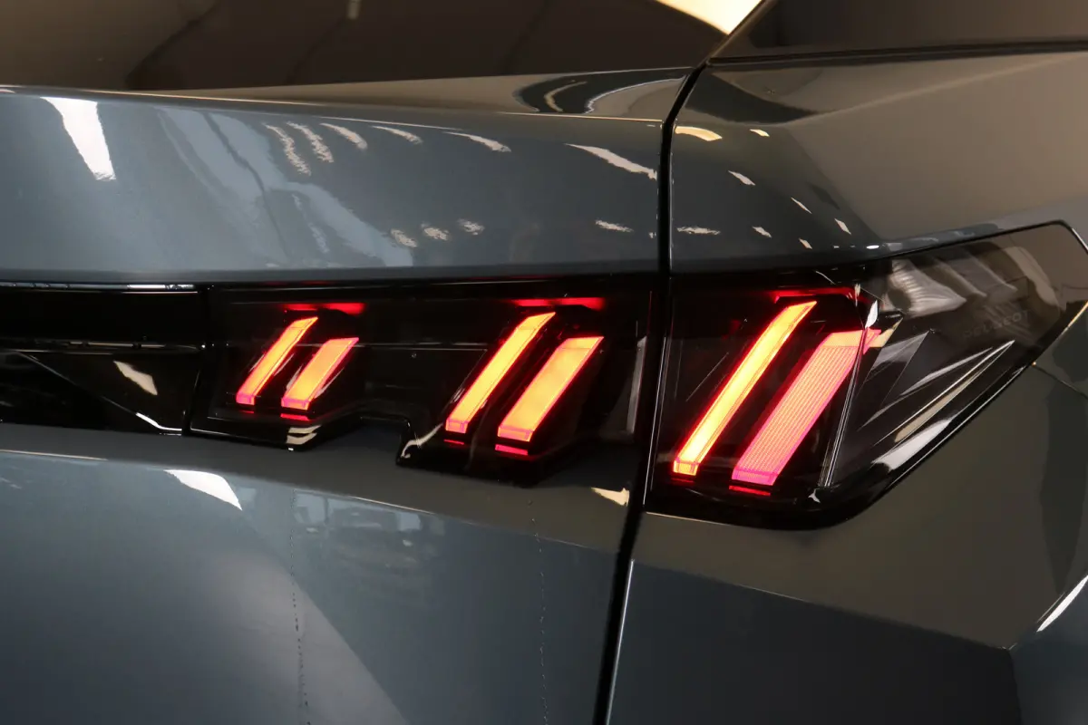 1.6 plug-in Hybrid 195 Allure | Navi | Cruise | LED | 19'' | Keyless | Camera | PDC V+A | Apple Carplay/Android |