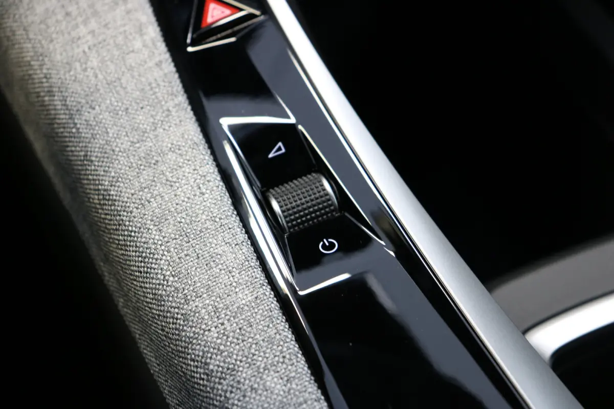 1.6 plug-in Hybrid 195 Allure | Navi | Cruise | LED | 19'' | Keyless | Camera | PDC V+A | Apple Carplay/Android |