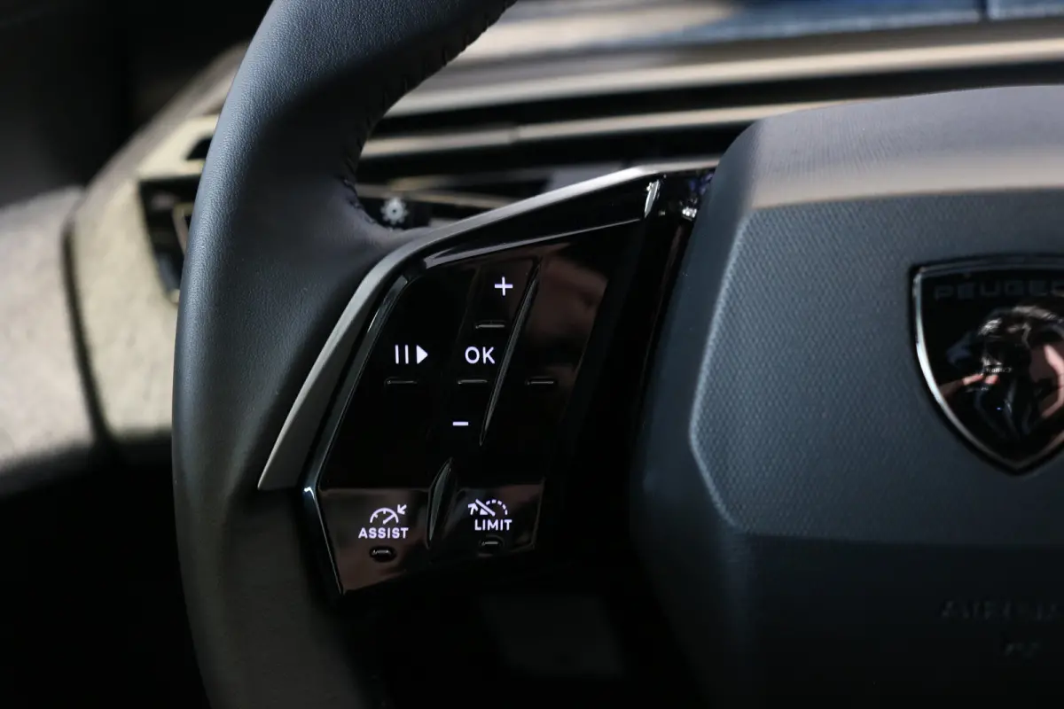 1.6 plug-in Hybrid 195 Allure | Navi | Cruise | LED | 19'' | Keyless | Camera | PDC V+A | Apple Carplay/Android |