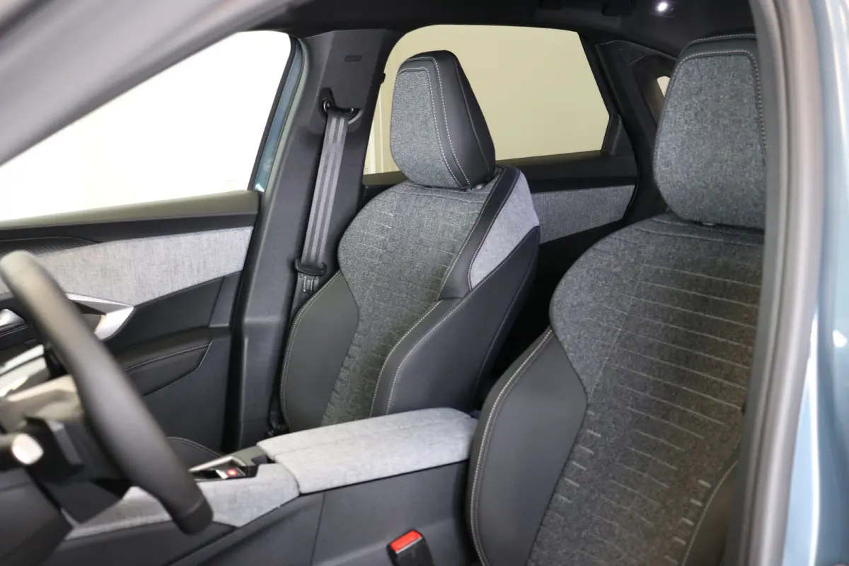1.6 plug-in Hybrid 195 Allure | Navi | Cruise | LED | 19'' | Keyless | Camera | PDC V+A | Apple Carplay/Android |