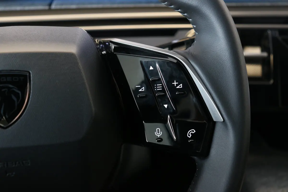 1.6 plug-in Hybrid 195 Allure | Navi | Cruise | LED | 19'' | Keyless | Camera | PDC V+A | Apple Carplay/Android |