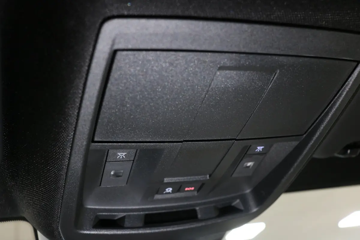 1.6 plug-in Hybrid 195 Allure | Navi | Cruise | LED | 19'' | Keyless | Camera | PDC V+A | Apple Carplay/Android |