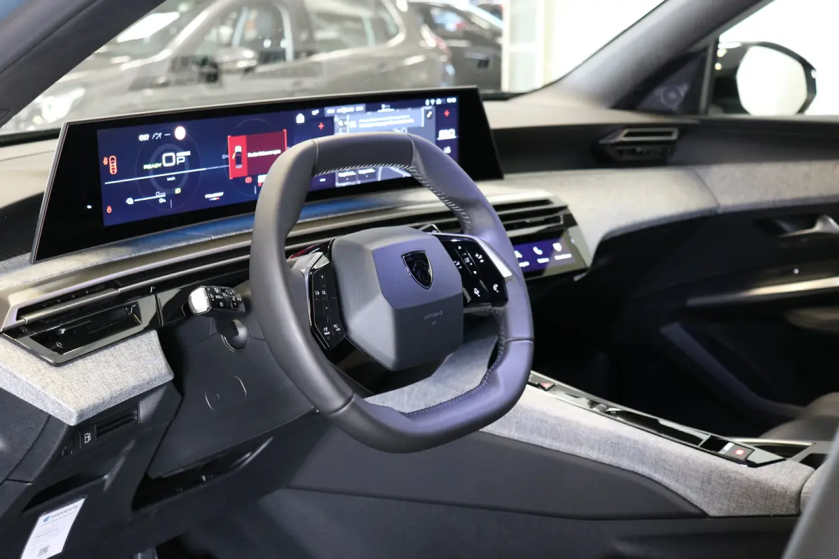 1.6 plug-in Hybrid 195 Allure | Navi | Cruise | LED | 19'' | Keyless | Camera | PDC V+A | Apple Carplay/Android |