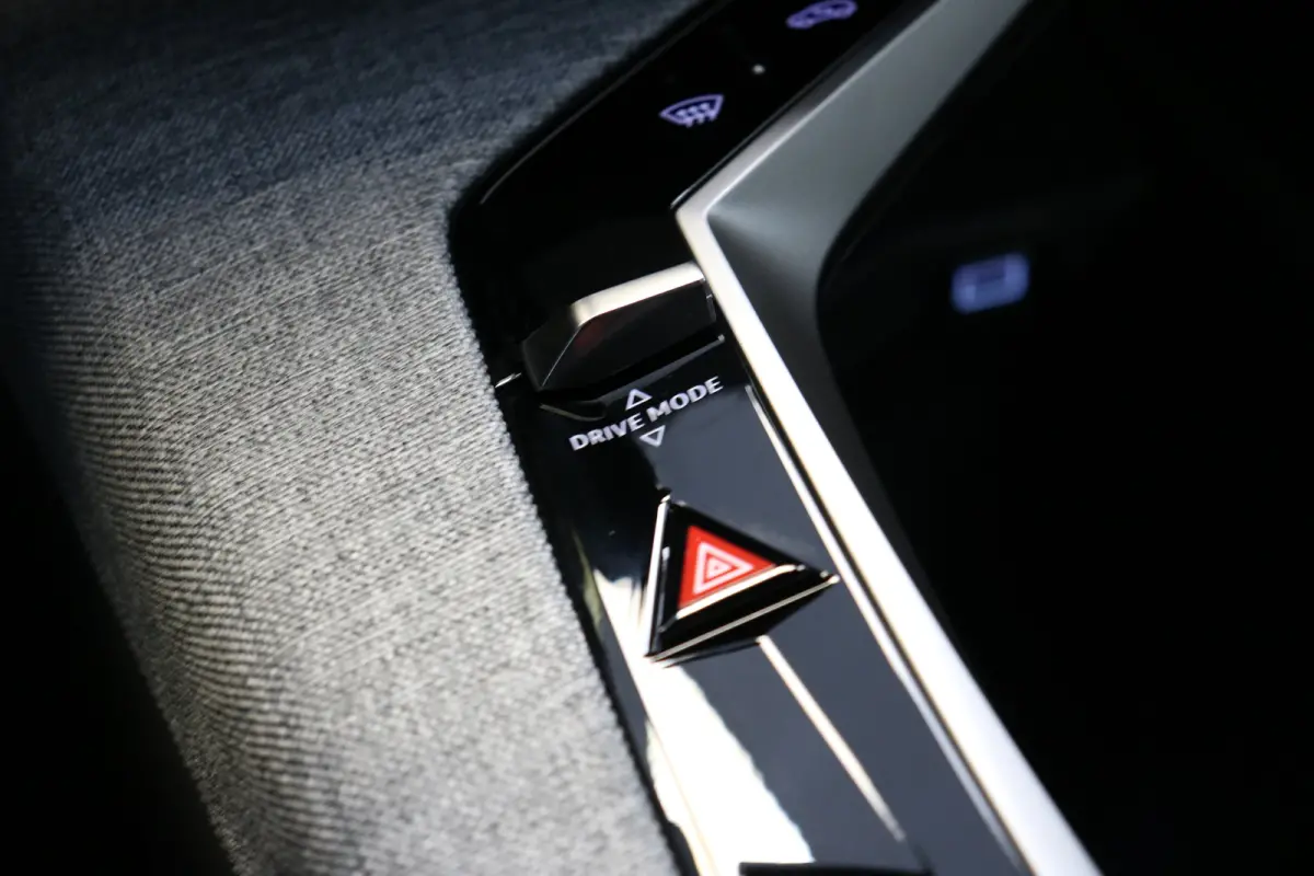 1.6 plug-in Hybrid 195 Allure | Navi | Cruise | LED | 19'' | Keyless | Camera | PDC V+A | Apple Carplay/Android |