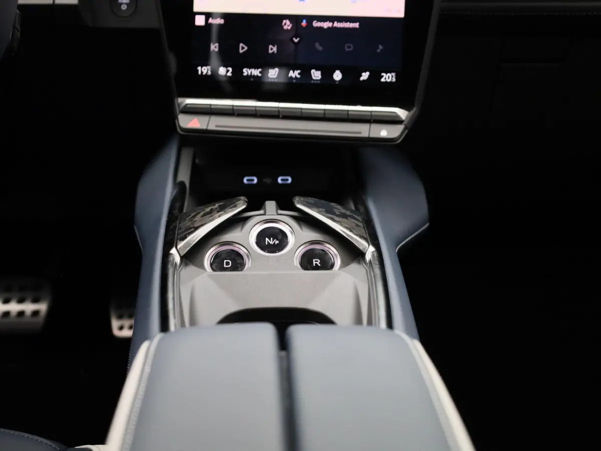 GT 89kWh Pack Driving | Devialet® XtremeSound audiosysteem | Alpine Telemetrics Expert | Remklauwen in Rouge Racing | Drie-fase AC-lader 22 kW