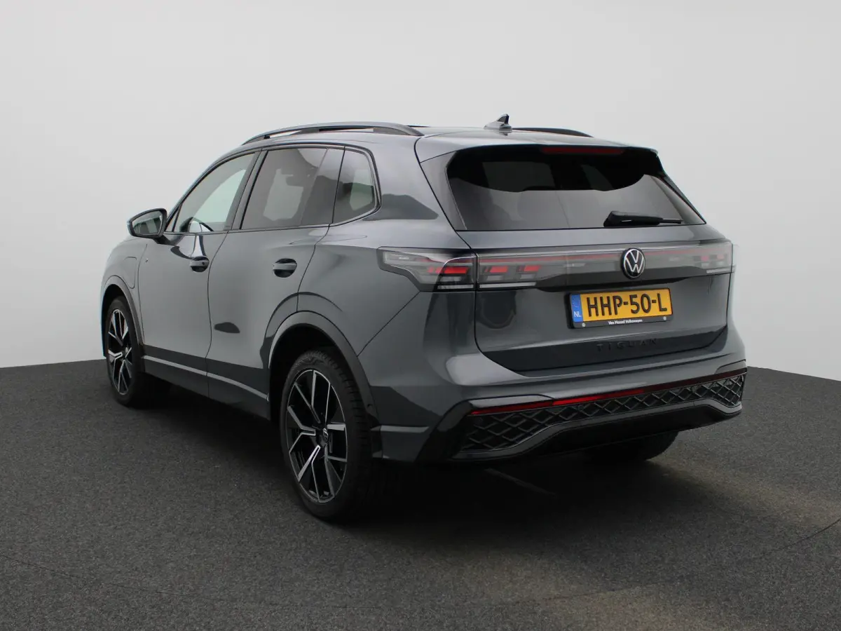 1.5 eHybrid R-Line Edition 204 PK| Origineel Nederlands | 1e Eigenaar | Navigatie | Achteruitrijcamera | Digitale Cockpit | Black Style | Dodehoekdetectie