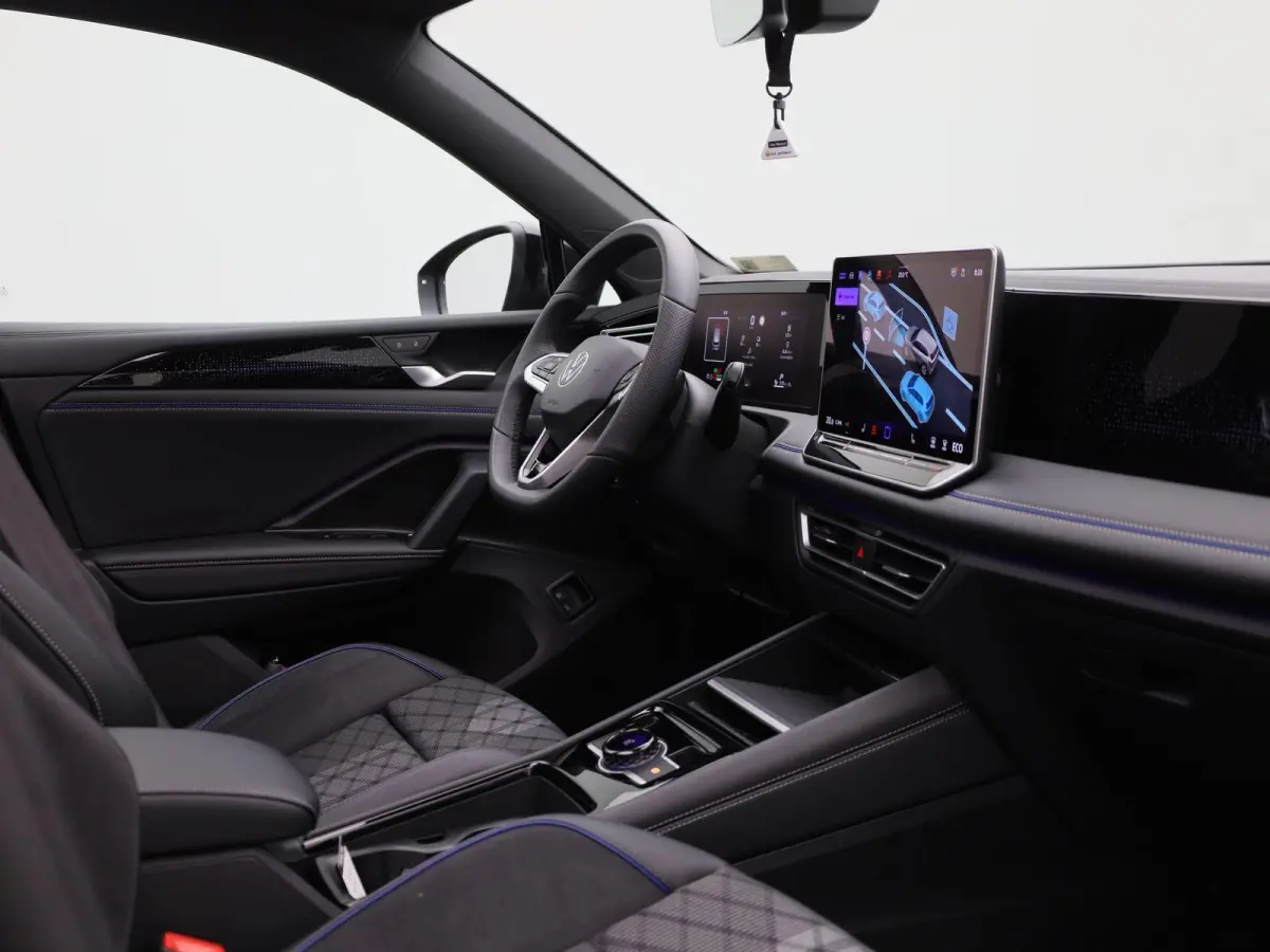 1.5 eHybrid R-Line Edition 204 PK| Origineel Nederlands | 1e Eigenaar | Panoramdak | Navigatie | Achteruitrijcamera | Achterklep Elektrisch | Stoelverwarming | Stuurwielverwarming