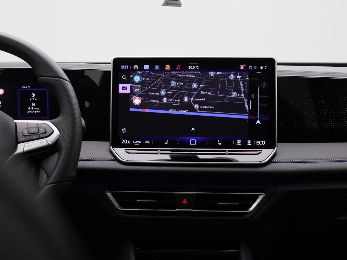 1.5 eHybrid R-Line Edition 204 PK| Origineel Nederlands | 1e Eigenaar | Panoramdak | Navigatie | Achteruitrijcamera | Achterklep Elektrisch | Stoelverwarming | Stuurwielverwarming