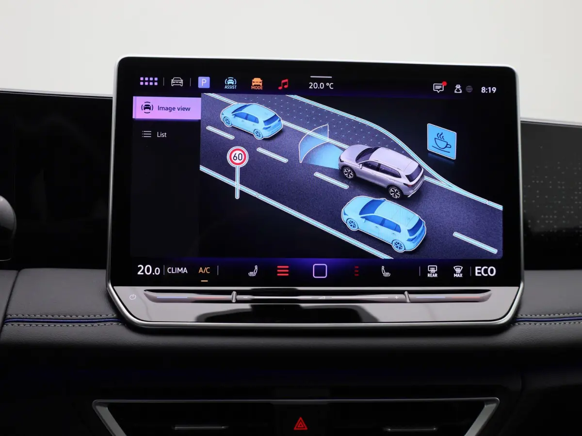 1.5 eHybrid R-Line Edition 204 PK| Origineel Nederlands | 1e Eigenaar | Panoramdak | Navigatie | Achteruitrijcamera | Achterklep Elektrisch | Stoelverwarming | Stuurwielverwarming