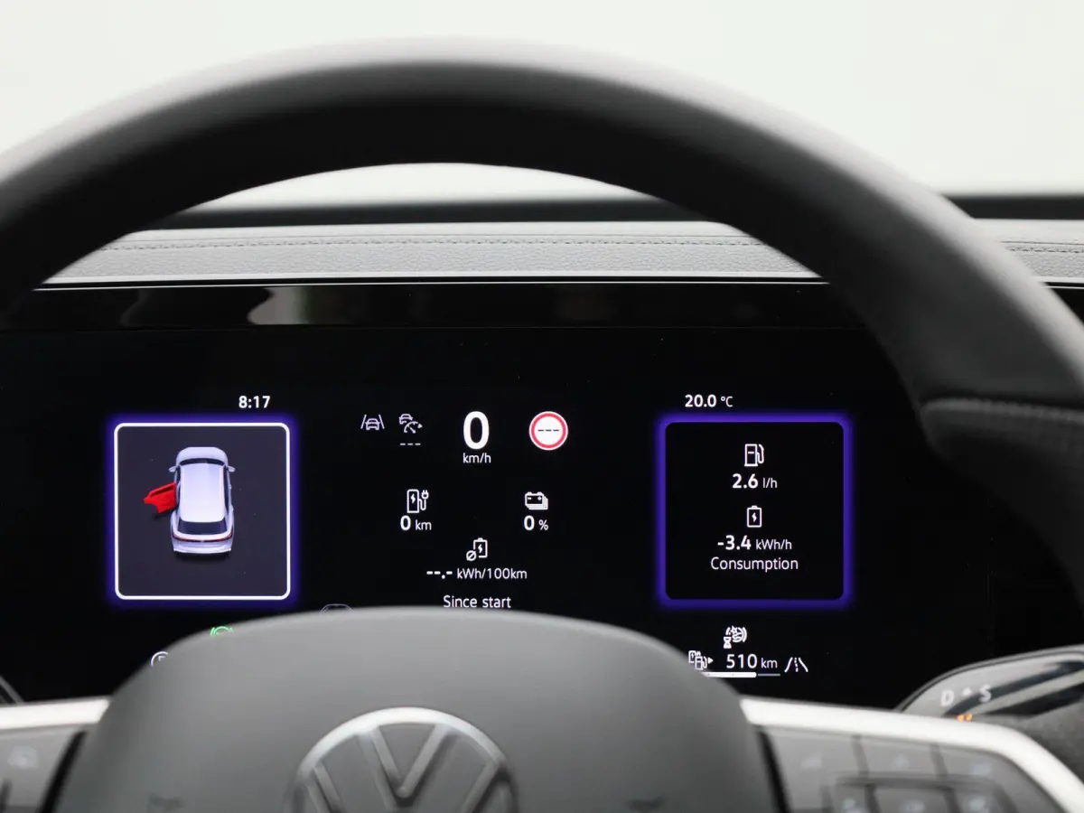1.5 eHybrid R-Line Edition 204 PK| Origineel Nederlands | 1e Eigenaar | Panoramdak | Navigatie | Achteruitrijcamera | Achterklep Elektrisch | Stoelverwarming | Stuurwielverwarming