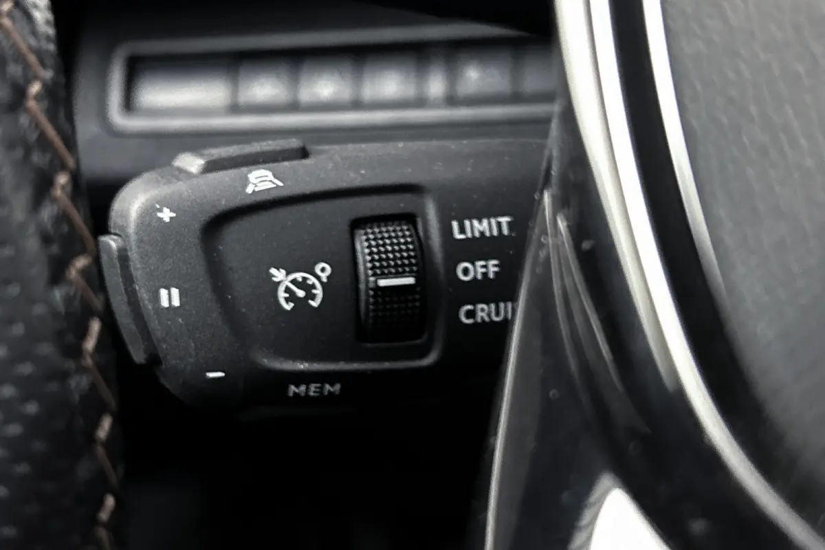 | 225 pk | 1.6 HYbrid GT Black Pack | Panoramadak | Adaptieve cruise control | LED koplampen