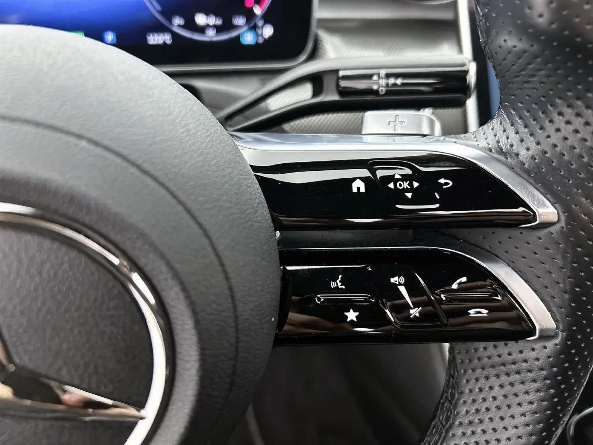 300 e AMG Line 313PK | Automaat | Elektrisch Panoramadak | Achteruitrij Camera | Night Pakket | Elektrische stoelen | Apple Carplay | Android Auto | Elektrische Trekhaak ||