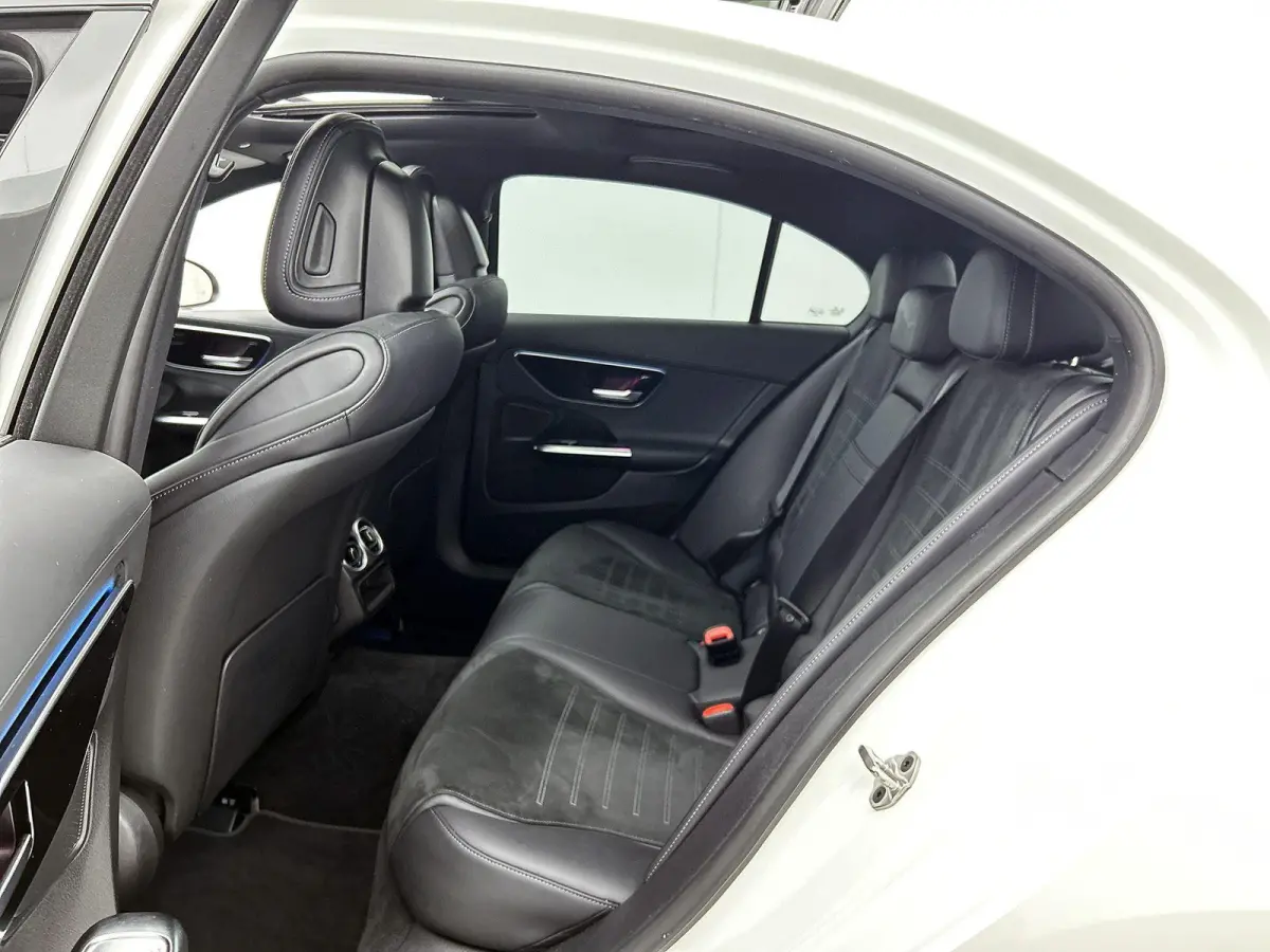 300 e AMG Line 313PK | Automaat | Elektrisch Panoramadak | Achteruitrij Camera | Night Pakket | Elektrische stoelen | Apple Carplay | Android Auto | Elektrische Trekhaak ||