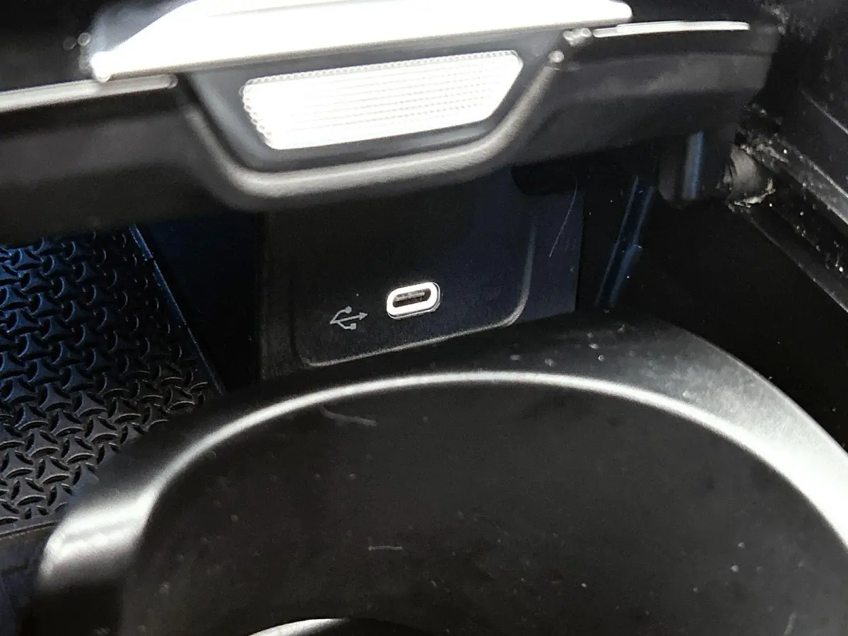 300 e AMG Line 313PK | Automaat | Elektrisch Panoramadak | Achteruitrij Camera | Night Pakket | Elektrische stoelen | Apple Carplay | Android Auto | Elektrische Trekhaak ||