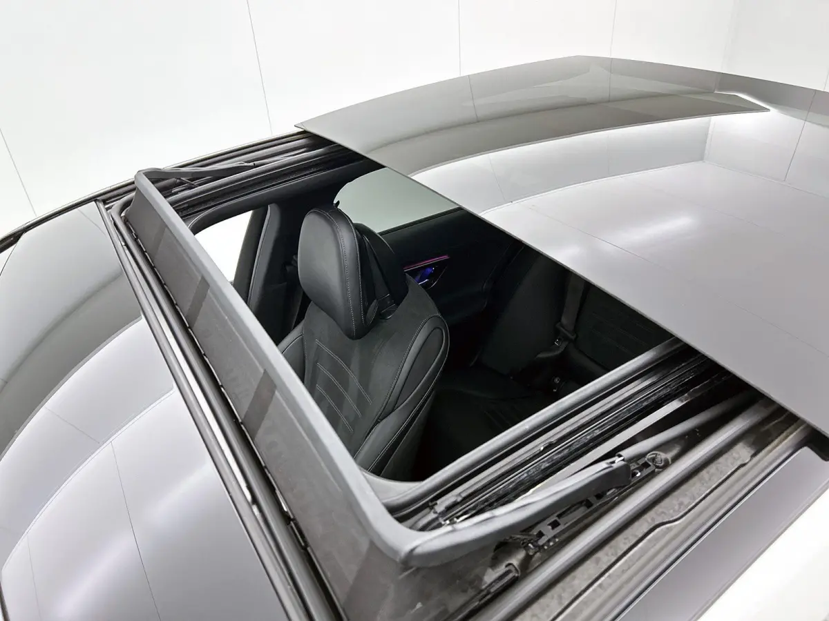 300 e AMG Line 313PK | Automaat | Elektrisch Panoramadak | Achteruitrij Camera | Night Pakket | Elektrische stoelen | Apple Carplay | Android Auto | Elektrische Trekhaak ||