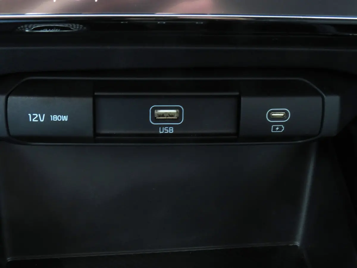 1.6 GDi Hybrid DynamicLine | TREKHAAK | NIEUWE MODEL | CAMERA | NAVI | LEDER | CARPLAY | DAB | DEALER ONDERHOUDEN |