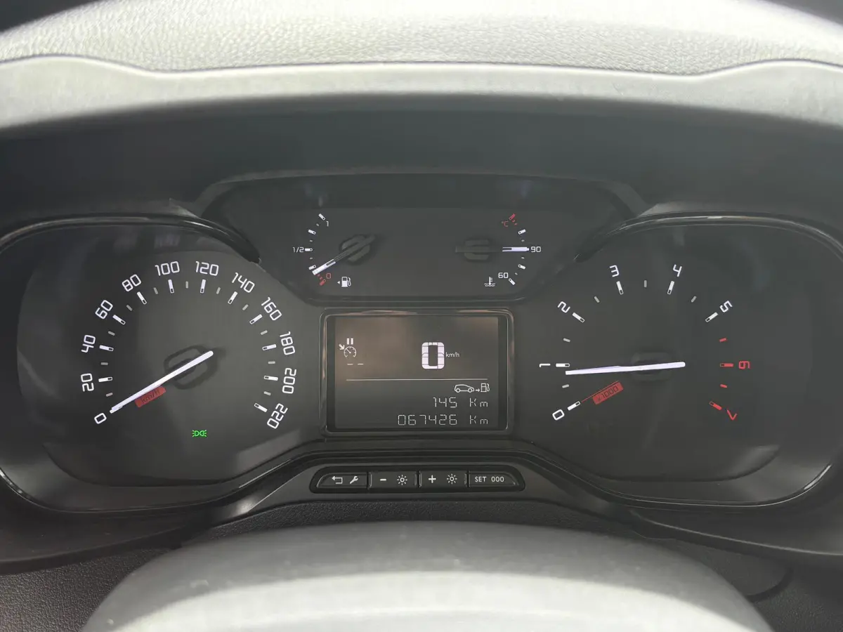 1.5 BlueHDI Club XL | Apple Carplay | Multifunctioneel Stuur | Cruise | Navi