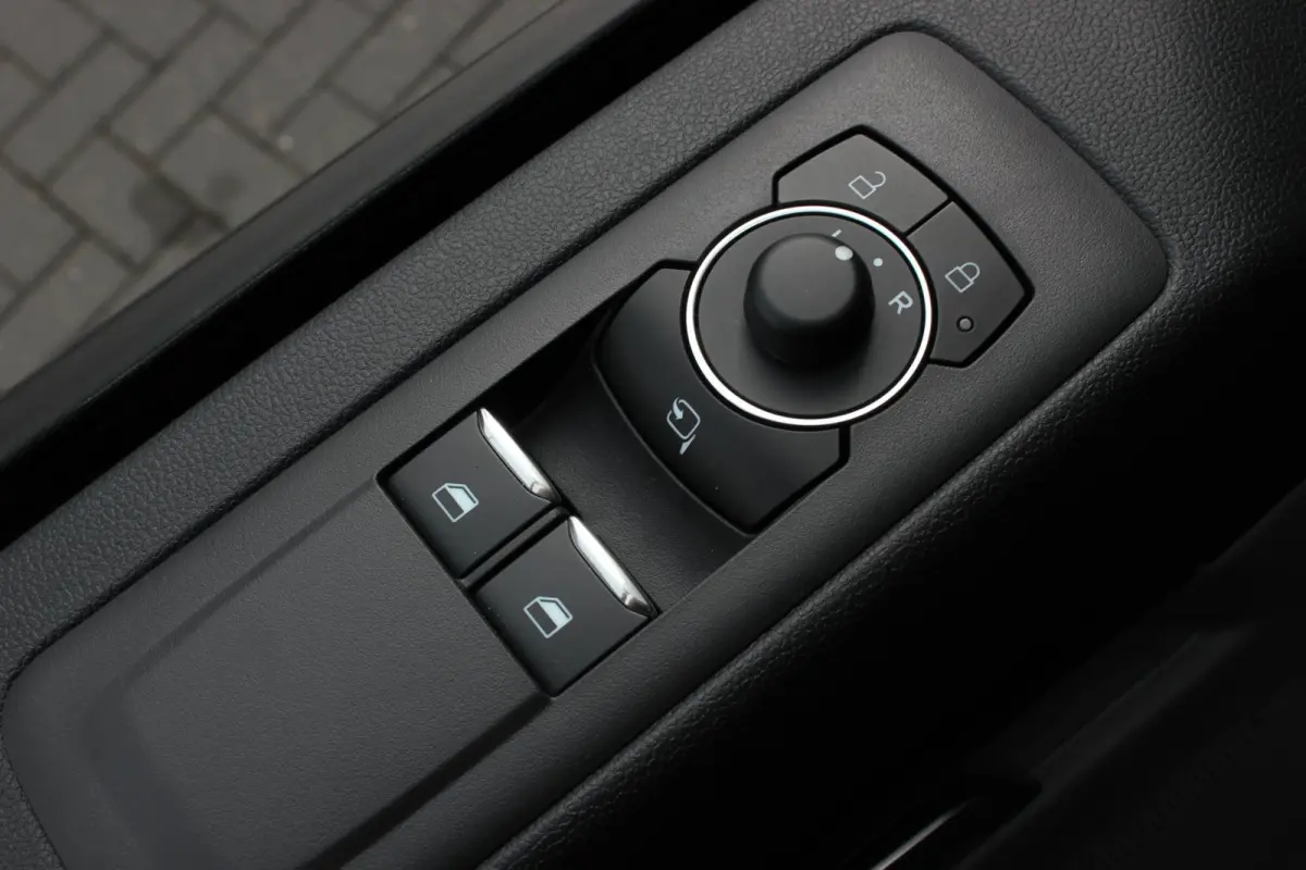 Cust. 340 L2H1 Limited 71kWh 218PK / JB- EDITON / CAMERA / 370KM RANGE / APPLE CARPLAY /DRIVERS- PACK /FULL OPTION