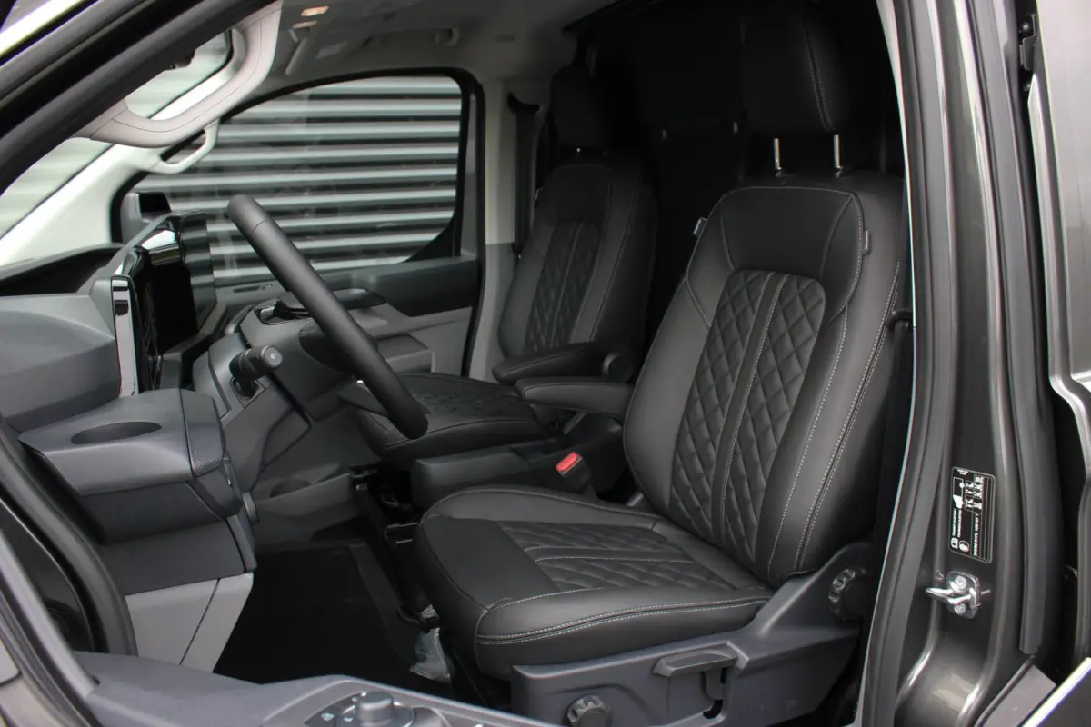 Cust. 340 L2H1 Limited 71kWh 218PK / JB- EDITON / CAMERA / 370KM RANGE / APPLE CARPLAY /DRIVERS- PACK /FULL OPTION