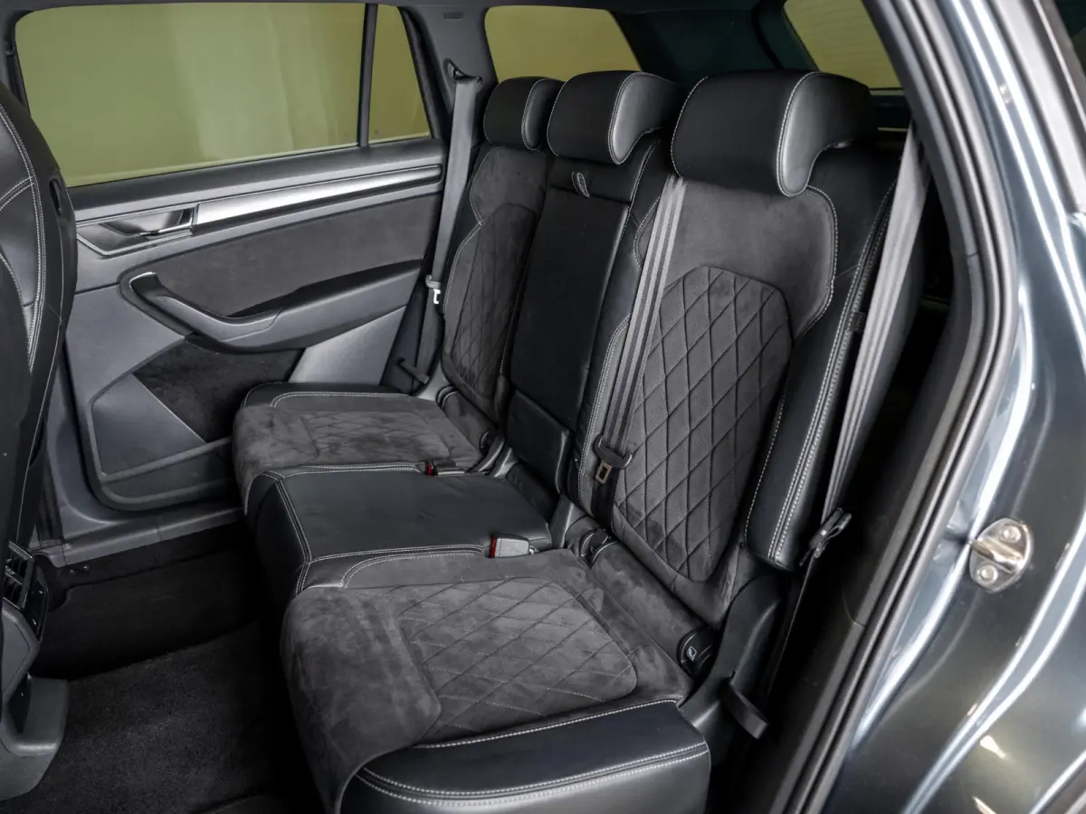 2.0 TSI 4x4 Sport Line / 180pk / Trekhaak / Panorama dak / Dodehoek herkenning /