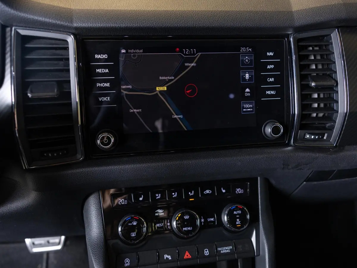 2.0 TSI 4x4 Sport Line / 180pk / Trekhaak / Panorama dak / Dodehoek herkenning /