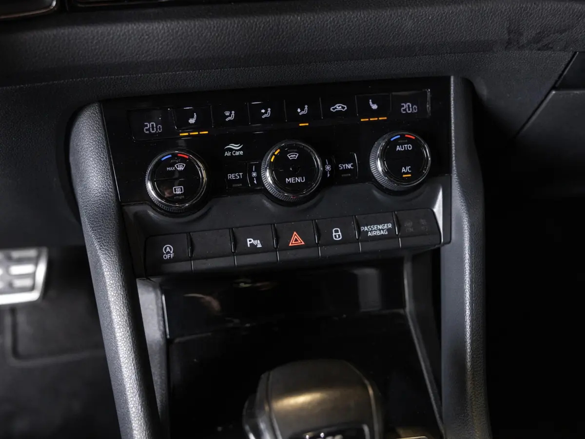 2.0 TSI 4x4 Sport Line / 180pk / Trekhaak / Panorama dak / Dodehoek herkenning /