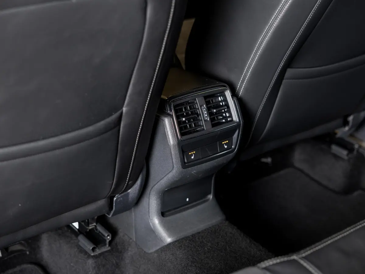 2.0 TSI 4x4 Sport Line / 180pk / Trekhaak / Panorama dak / Dodehoek herkenning /