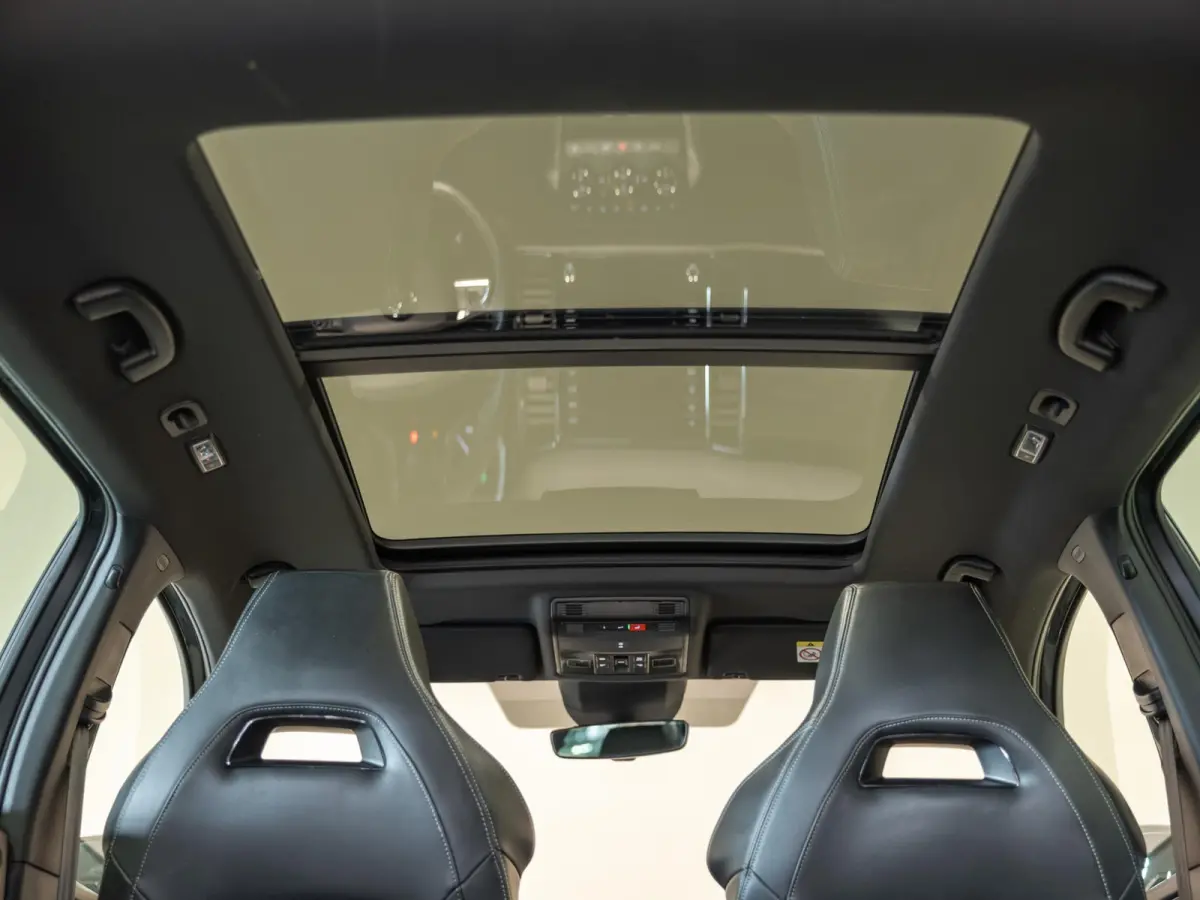 2.0 TSI 4x4 Sport Line / 180pk / Trekhaak / Panorama dak / Dodehoek herkenning /