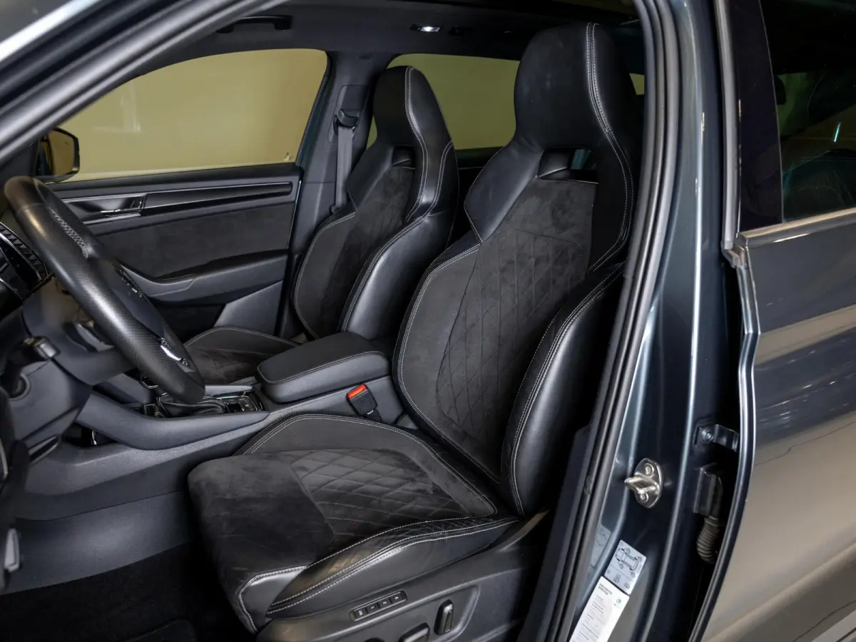 2.0 TSI 4x4 Sport Line / 180pk / Trekhaak / Panorama dak / Dodehoek herkenning /