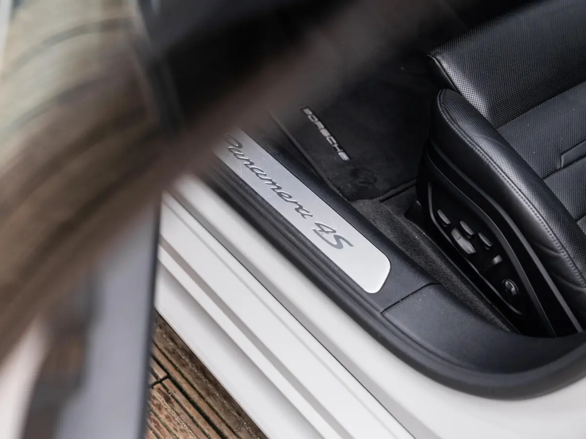 2.9 4S E-Hybrid | SPORTDESIGN | SPORTCHRONO | SPORTUITLAATSYSTEEM | PDLS+ | PASM LUCHTVERING | ACHTERASBESTURING | BOSE | SOFTCLOSE | SFEERVERLICHTING | PANORAMA/SCHUIF-KANTELDAK | NL AUTO |
