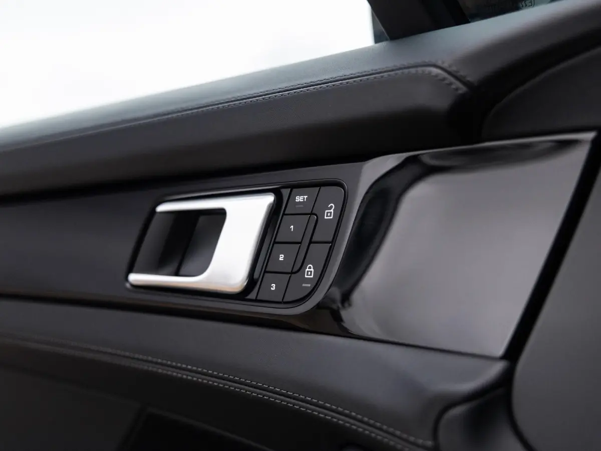 2.9 4S E-Hybrid | SPORTDESIGN | SPORTCHRONO | SPORTUITLAATSYSTEEM | PDLS+ | PASM LUCHTVERING | ACHTERASBESTURING | BOSE | SOFTCLOSE | SFEERVERLICHTING | PANORAMA/SCHUIF-KANTELDAK | NL AUTO |