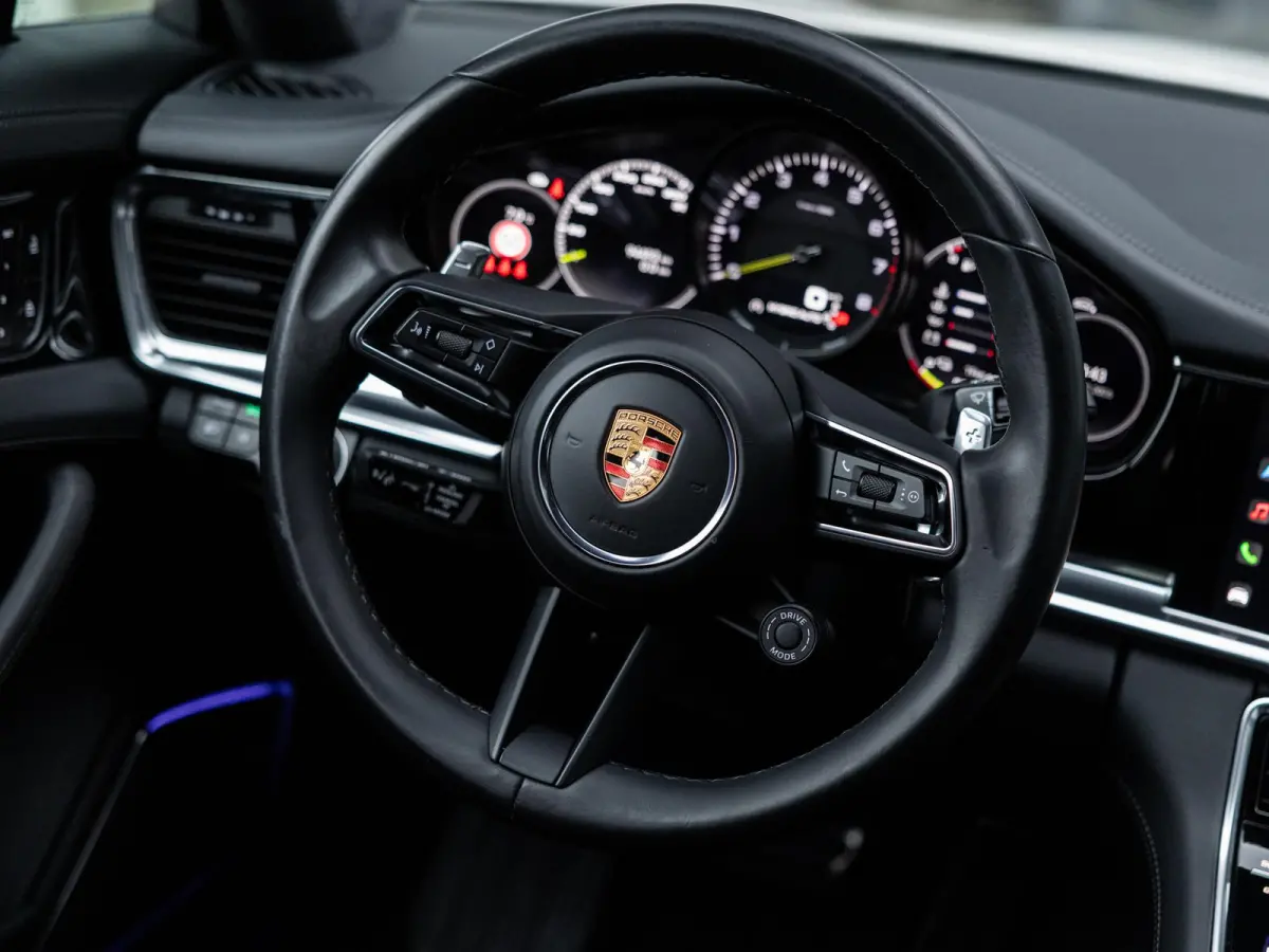 2.9 4S E-Hybrid | SPORTDESIGN | SPORTCHRONO | SPORTUITLAATSYSTEEM | PDLS+ | PASM LUCHTVERING | ACHTERASBESTURING | BOSE | SOFTCLOSE | SFEERVERLICHTING | PANORAMA/SCHUIF-KANTELDAK | NL AUTO |