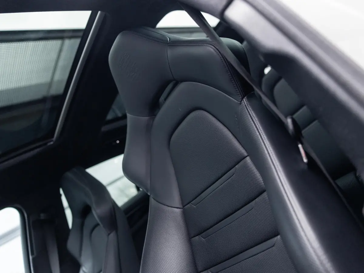 2.9 4S E-Hybrid | SPORTDESIGN | SPORTCHRONO | SPORTUITLAATSYSTEEM | PDLS+ | PASM LUCHTVERING | ACHTERASBESTURING | BOSE | SOFTCLOSE | SFEERVERLICHTING | PANORAMA/SCHUIF-KANTELDAK | NL AUTO |