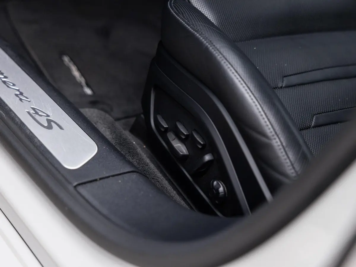 2.9 4S E-Hybrid | SPORTDESIGN | SPORTCHRONO | SPORTUITLAATSYSTEEM | PDLS+ | PASM LUCHTVERING | ACHTERASBESTURING | BOSE | SOFTCLOSE | SFEERVERLICHTING | PANORAMA/SCHUIF-KANTELDAK | NL AUTO |